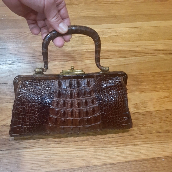 VINTAGE 1990S BROWN ANTIQUE  HORNBACK ALLIGATOR PURSE WITH PAWS OS - Picture 2 of 10